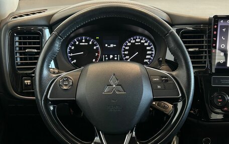 Mitsubishi Outlander III рестайлинг 3, 2019 год, 2 400 000 рублей, 13 фотография