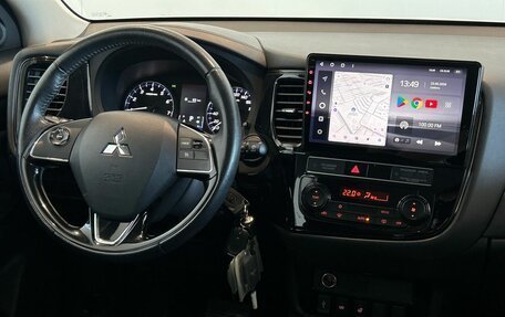 Mitsubishi Outlander III рестайлинг 3, 2019 год, 2 400 000 рублей, 14 фотография