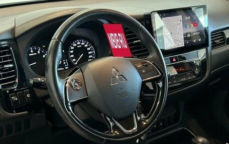 Mitsubishi Outlander III рестайлинг 3, 2019 год, 2 400 000 рублей, 12 фотография