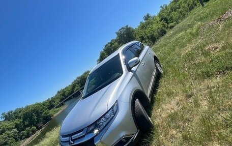 Mitsubishi Outlander III рестайлинг 3, 2018 год, 2 550 000 рублей, 1 фотография