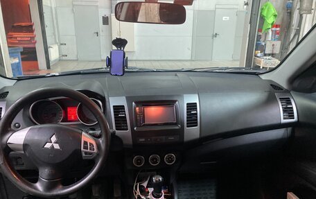 Mitsubishi Outlander III рестайлинг 3, 2008 год, 905 000 рублей, 2 фотография