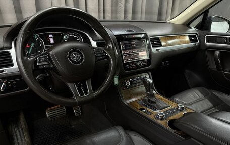 Volkswagen Touareg III, 2012 год, 2 399 888 рублей, 7 фотография