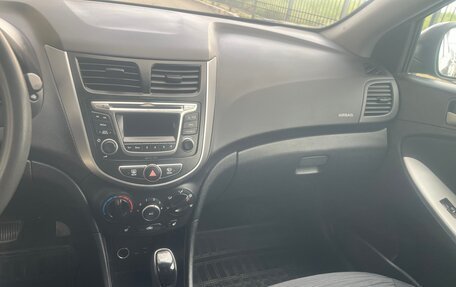 Hyundai Solaris II рестайлинг, 2015 год, 865 000 рублей, 15 фотография