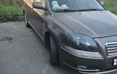 Toyota Avensis III рестайлинг, 2004 год, 800 000 рублей, 4 фотография