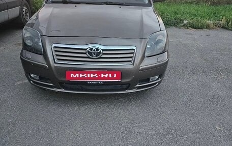 Toyota Avensis III рестайлинг, 2004 год, 800 000 рублей, 2 фотография