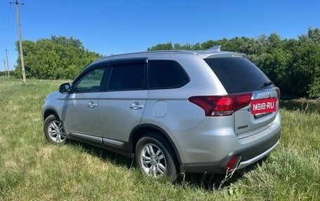 Mitsubishi Outlander III рестайлинг 3, 2018 год, 2 550 000 рублей, 2 фотография
