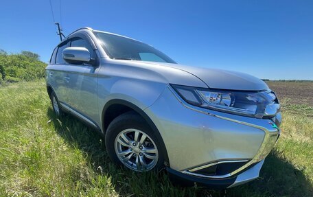 Mitsubishi Outlander III рестайлинг 3, 2018 год, 2 550 000 рублей, 8 фотография
