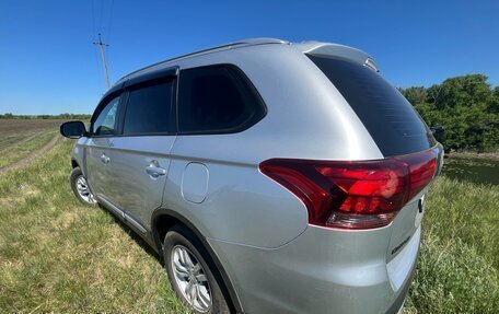 Mitsubishi Outlander III рестайлинг 3, 2018 год, 2 550 000 рублей, 10 фотография