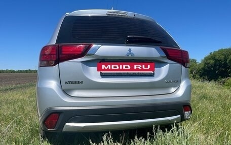 Mitsubishi Outlander III рестайлинг 3, 2018 год, 2 550 000 рублей, 3 фотография