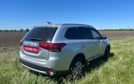 Mitsubishi Outlander III рестайлинг 3, 2018 год, 2 550 000 рублей, 4 фотография