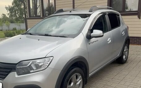 Renault Sandero II рестайлинг, 2021 год, 1 365 000 рублей, 2 фотография