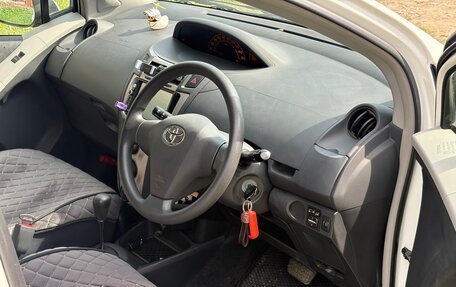 Toyota Vitz, 2009 год, 700 000 рублей, 8 фотография