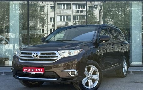 Toyota Highlander III, 2011 год, 1 780 000 рублей, 1 фотография
