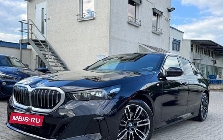 BMW 5 серия, 2024 год, 6 904 000 рублей, 2 фотография