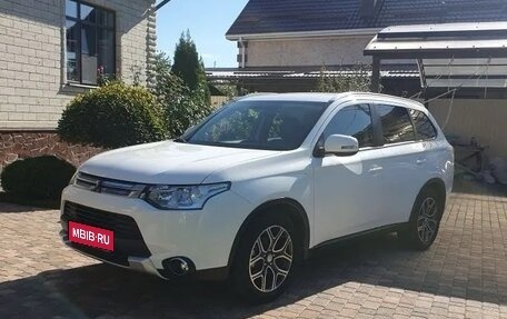 Mitsubishi Outlander III рестайлинг 3, 2014 год, 2 450 000 рублей, 1 фотография