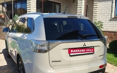 Mitsubishi Outlander III рестайлинг 3, 2014 год, 2 450 000 рублей, 2 фотография