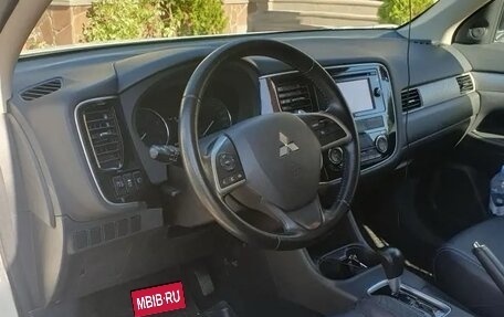 Mitsubishi Outlander III рестайлинг 3, 2014 год, 2 450 000 рублей, 7 фотография