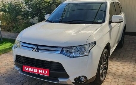 Mitsubishi Outlander III рестайлинг 3, 2014 год, 2 450 000 рублей, 9 фотография