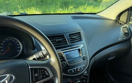 Hyundai Solaris II рестайлинг, 2016 год, 900 000 рублей, 9 фотография
