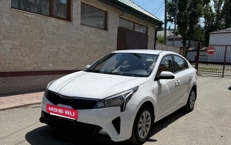 KIA Rio IV, 2021 год, 1 610 000 рублей, 3 фотография