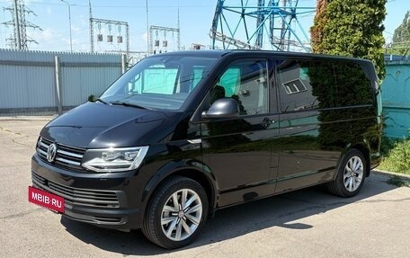 Volkswagen Multivan T6 рестайлинг, 2019 год, 4 800 000 рублей, 2 фотография