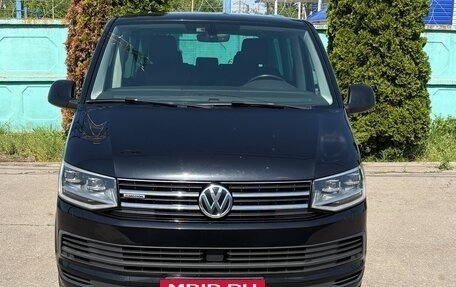 Volkswagen Multivan T6 рестайлинг, 2019 год, 4 800 000 рублей, 3 фотография
