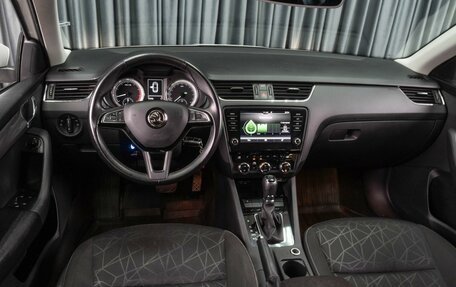 Skoda Octavia, 2019 год, 1 999 000 рублей, 6 фотография