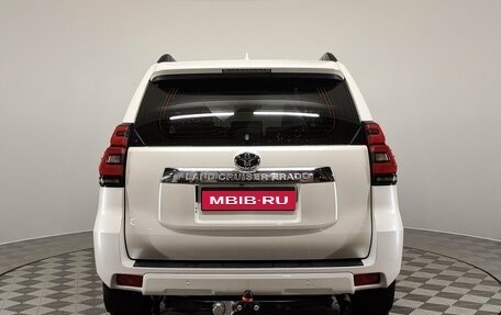Toyota Land Cruiser Prado 150 рестайлинг 2, 2017 год, 4 750 000 рублей, 7 фотография
