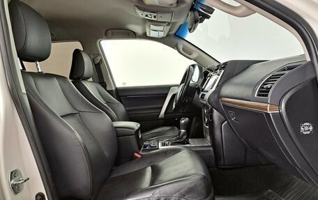 Toyota Land Cruiser Prado 150 рестайлинг 2, 2017 год, 4 750 000 рублей, 13 фотография