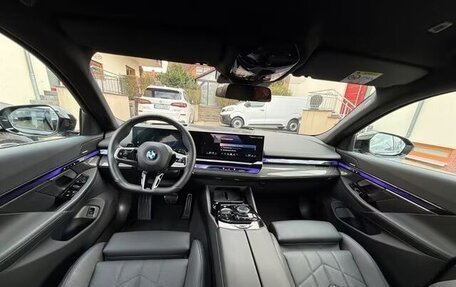 BMW 5 серия, 2025 год, 7 284 000 рублей, 6 фотография