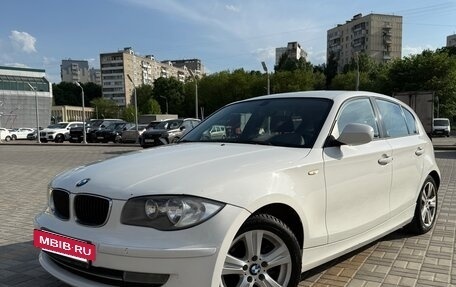 BMW 1 серия, 2011 год, 900 000 рублей, 2 фотография