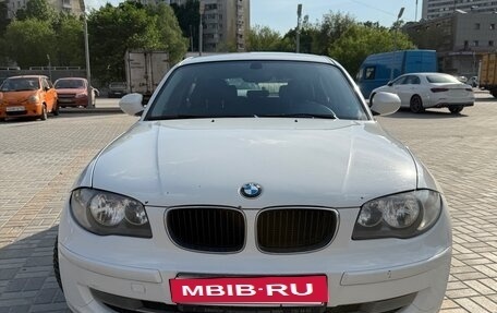 BMW 1 серия, 2011 год, 900 000 рублей, 6 фотография