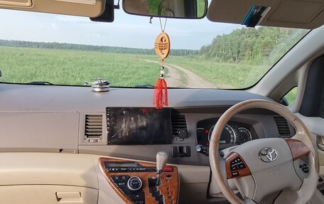 Toyota ISis I, 2010 год, 1 050 000 рублей, 24 фотография