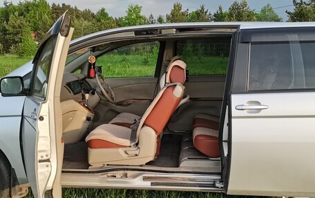 Toyota ISis I, 2010 год, 1 050 000 рублей, 25 фотография