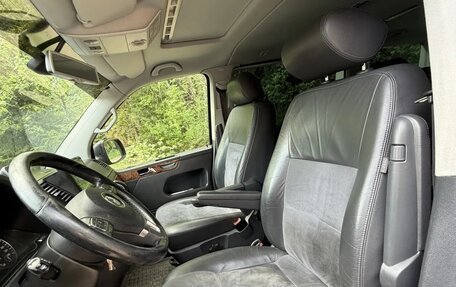 Volkswagen Multivan T5, 2011 год, 2 350 000 рублей, 2 фотография