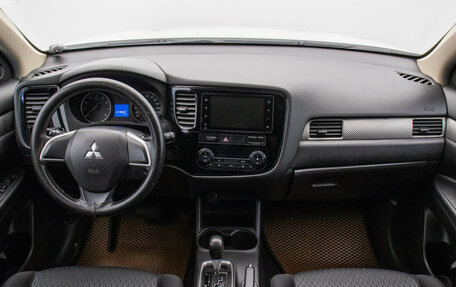 Mitsubishi Outlander III рестайлинг 3, 2012 год, 1 050 000 рублей, 13 фотография