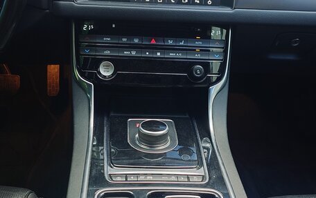 Jaguar XF II, 2018 год, 2 450 000 рублей, 11 фотография