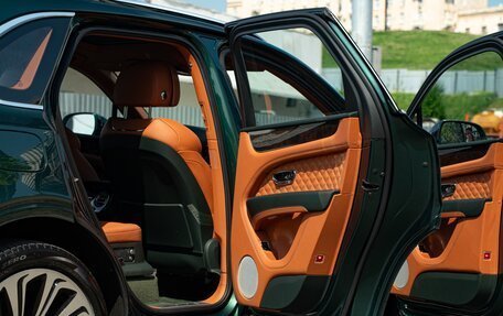Bentley Bentayga I, 2020 год, 20 800 000 рублей, 28 фотография