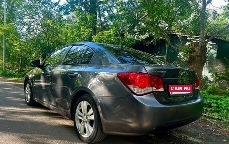 Chevrolet Cruze II, 2010 год, 685 000 рублей, 3 фотография