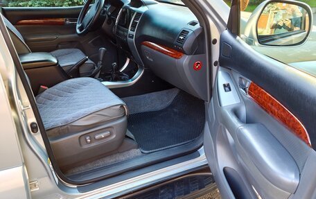 Toyota Land Cruiser Prado 120 рестайлинг, 2006 год, 2 200 000 рублей, 11 фотография