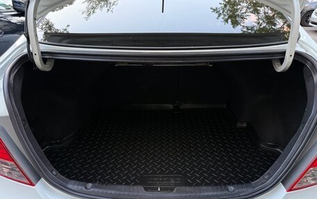 Hyundai Solaris II рестайлинг, 2011 год, 990 000 рублей, 18 фотография