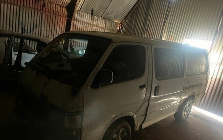 Toyota HiAce H100, 2000 год, 300 000 рублей, 2 фотография