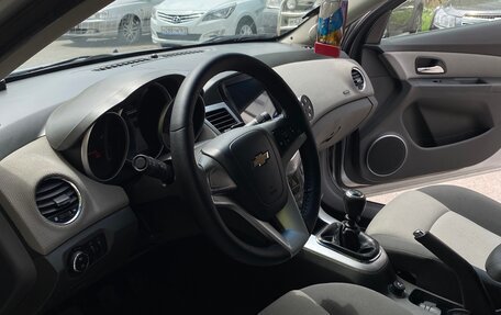 Chevrolet Cruze II, 2010 год, 875 000 рублей, 24 фотография