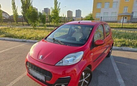 Peugeot 107 I рестайлинг, 2014 год, 790 000 рублей, 3 фотография