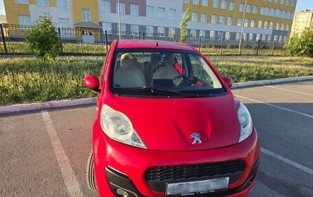 Peugeot 107 I рестайлинг, 2014 год, 790 000 рублей, 2 фотография