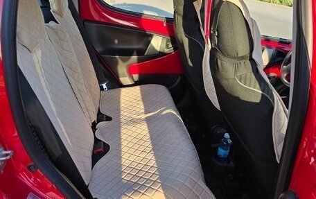 Peugeot 107 I рестайлинг, 2014 год, 790 000 рублей, 10 фотография