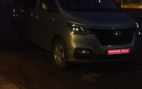 Hyundai Grand Starex Grand Starex I рестайлинг 2, 2020 год, 3 200 000 рублей, 1 фотография