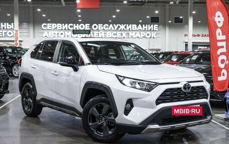 Toyota RAV4, 2022 год, 3 680 000 рублей, 8 фотография