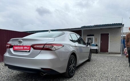 Toyota Camry, 2021 год, 3 900 000 рублей, 3 фотография