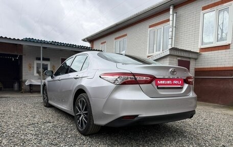 Toyota Camry, 2021 год, 3 900 000 рублей, 2 фотография